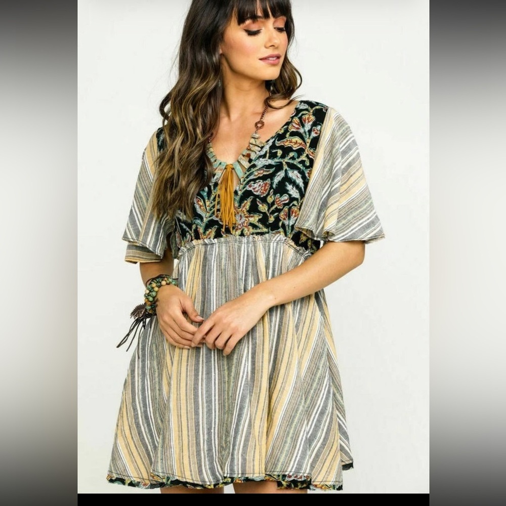 FREE PEOPLE UNDER THE SUN FLUTTER SLEEVE TUNIC TOP BLACK COMBO Size XSmall NEW